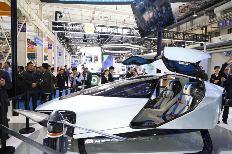 工信部副部长辛国斌：将支持汽车各环节大模型应用开发，提升自动驾驶安全水平