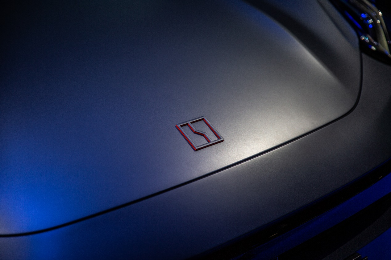 极氪焕新7X新车上市 搭载900V高压平台和碳化硅电驱系统