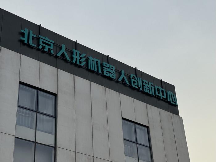 探秘机器人训练师，在数据与指令间编织未来